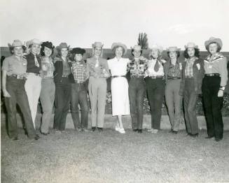 Greer Garson stands with the State Fair Queens
