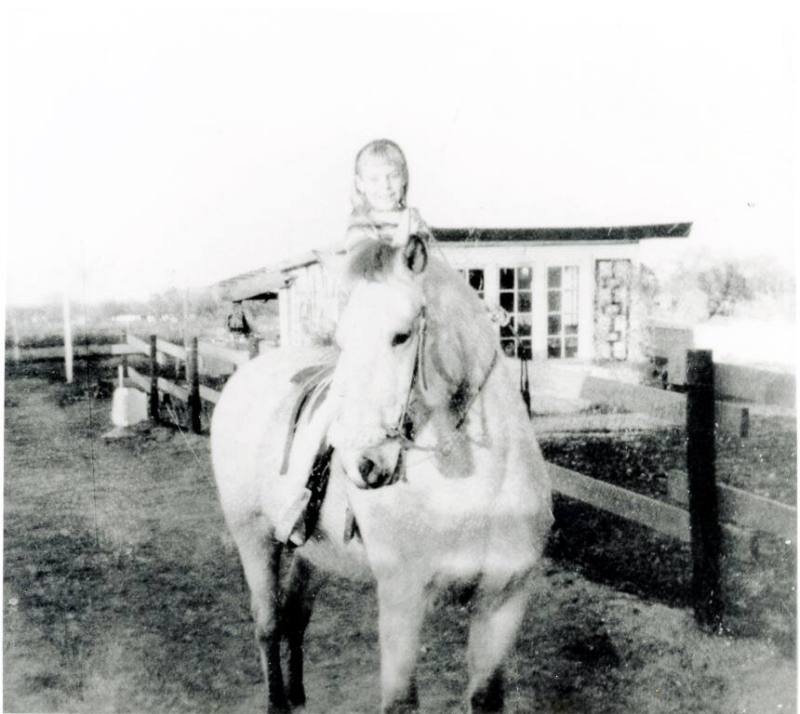 Vicki L. Dean Mayhew rides a horse named "Shammy"