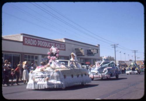Cars decorated with flowers and streamers in the New Mexico State Fair Parade