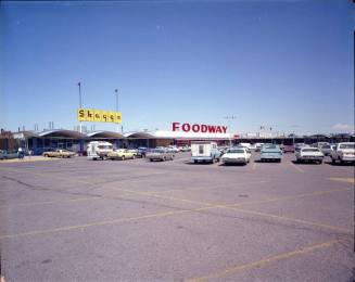 Shopping Center at San Pedro Drive and Lomas Boulevard