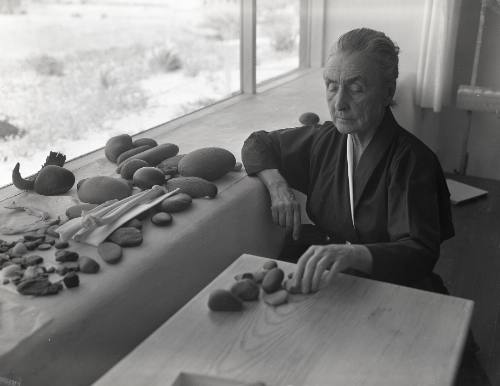 Georgia O'Keeffe living room stones