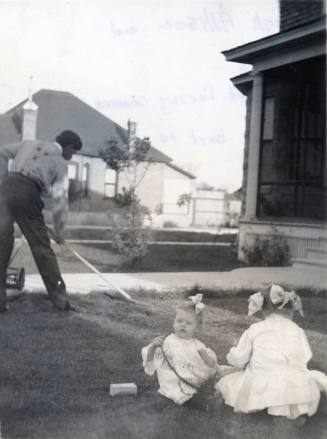 Hugh Allison and Children in Front Yard