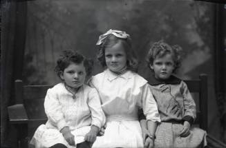 Portrait of Esther, May, and Dorothy Pomerenk