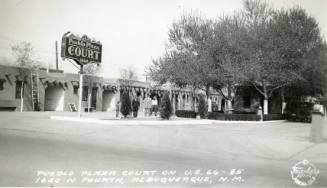 Pueblo Plaza Court on U.S. 66
